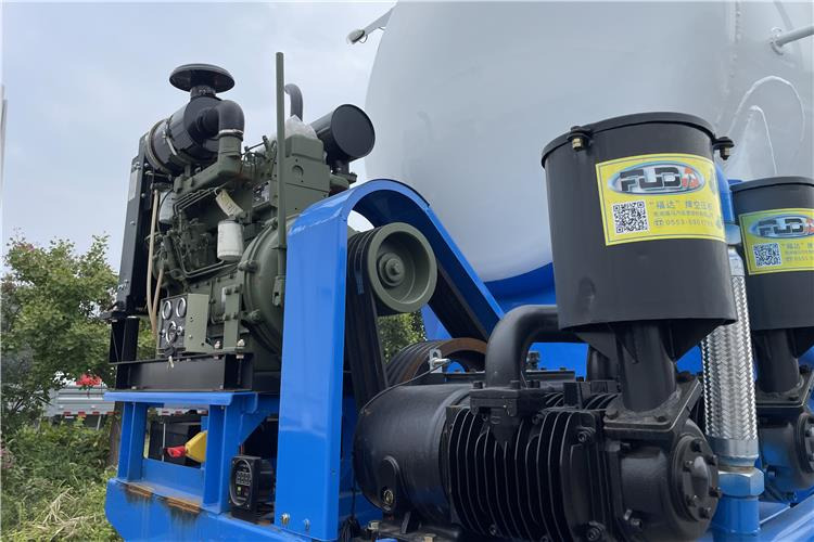 TITAN 50 Ton Cement Tanker Trailer for Sale In Uae - Tanker semi-trailer: picture 5 TITAN 50 Ton Cement Tanker Trailer for Sale In Uae - Tanker semi-trailer: picture 5