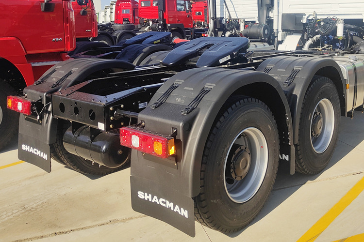 SHACMAN Second Hand Shacman Tractor Trailer for Sale in Malawi - Tractor unit: picture 5 SHACMAN Second Hand Shacman Tractor Trailer for Sale in Malawi - Tractor unit: picture 5