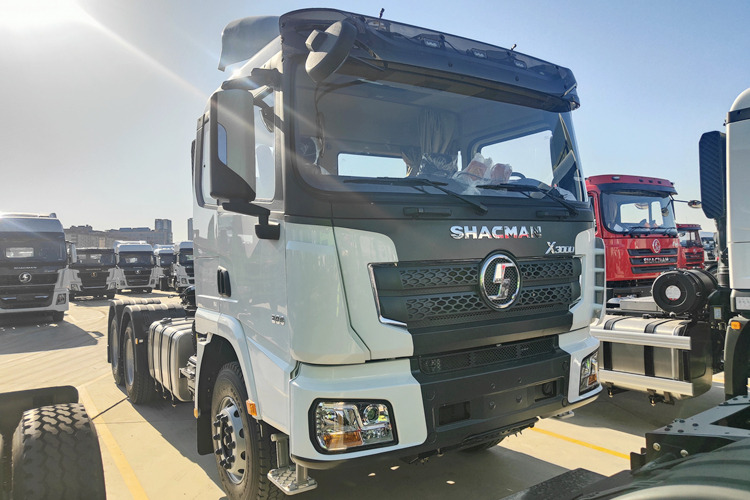 SHACMAN Second Hand Shacman Tractor Trailer for Sale in Malawi - Tractor unit: picture 1 SHACMAN Second Hand Shacman Tractor Trailer for Sale in Malawi - Tractor unit: picture 1