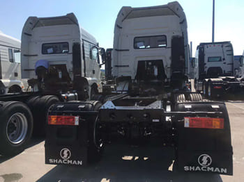 SHACMAN Shacman Tractor Cargo Truck for Sale in Namibia - Tractor unit: picture 2 SHACMAN Shacman Tractor Cargo Truck for Sale in Namibia - Tractor unit: picture 2