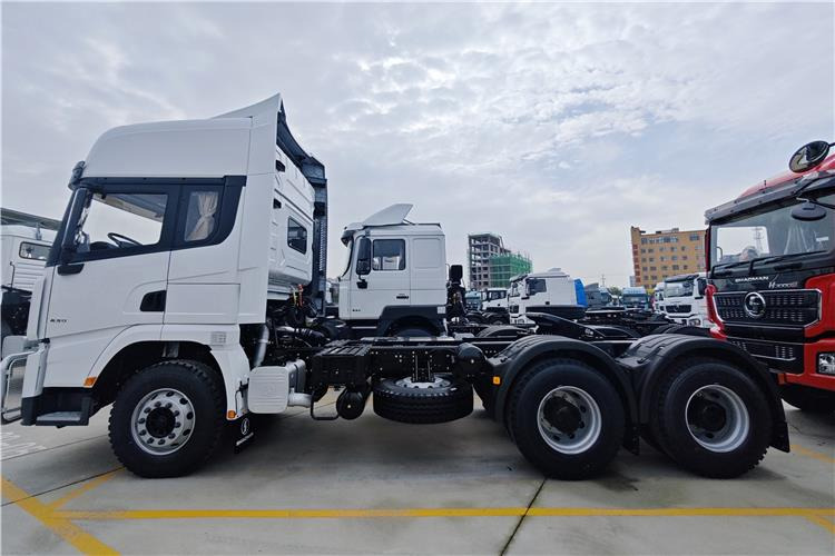 Shacman Shacman X3000 Truck Head 6x4 for Sale In Zambia - Tractor unit: picture 2 Shacman Shacman X3000 Truck Head 6x4 for Sale In Zambia - Tractor unit: picture 2