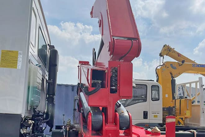 XCMG 20 Ft Side Lifter Truck for Sale in Papua New Guinea - Container transporter/ Swap body truck: picture 3 XCMG 20 Ft Side Lifter Truck for Sale in Papua New Guinea - Container transporter/ Swap body truck: picture 3