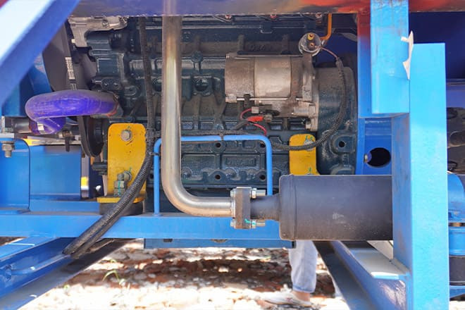 XCMG 37 Ton Side Lifter Truck for Sale in Angola - Container transporter/ Swap body truck: picture 4 XCMG 37 Ton Side Lifter Truck for Sale in Angola - Container transporter/ Swap body truck: picture 4