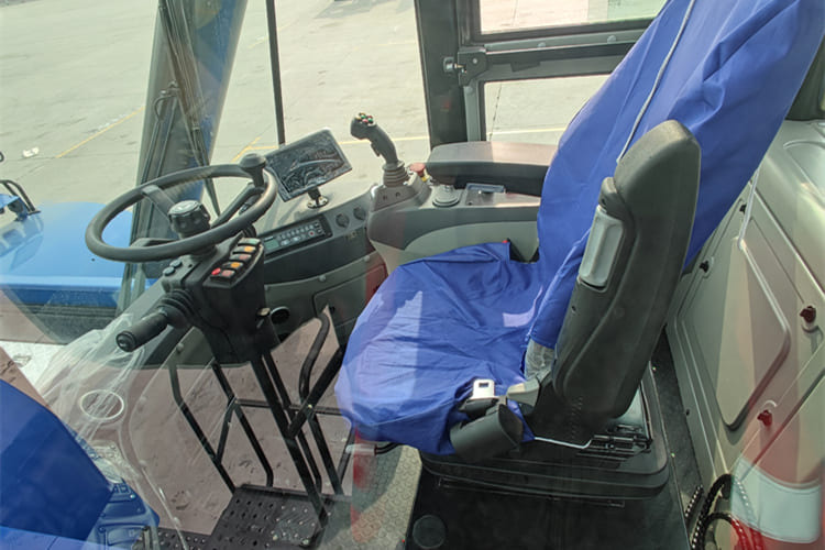 XCMG 45 Ton Container Reach Stacker for Sale - Container handler: picture 5 XCMG 45 Ton Container Reach Stacker for Sale - Container handler: picture 5