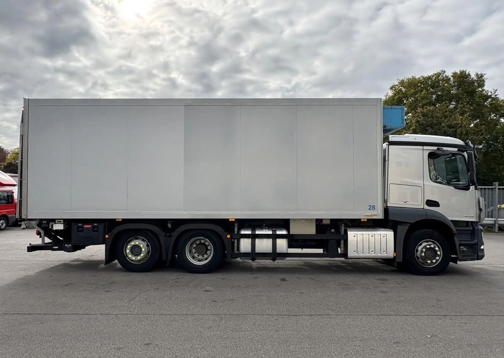 Mercedes-Benz Actros 2543 6x2 chłodnia izoterma 18 palet oś skrętna - Refrigerated truck: picture 4 Mercedes-Benz Actros 2543 6x2 chłodnia izoterma 18 palet oś skrętna - Refrigerated truck: picture 4