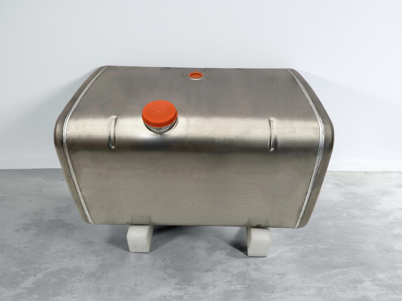 MERCEDES-BENZ - Fuel tank: picture 1 MERCEDES-BENZ - Fuel tank: picture 1