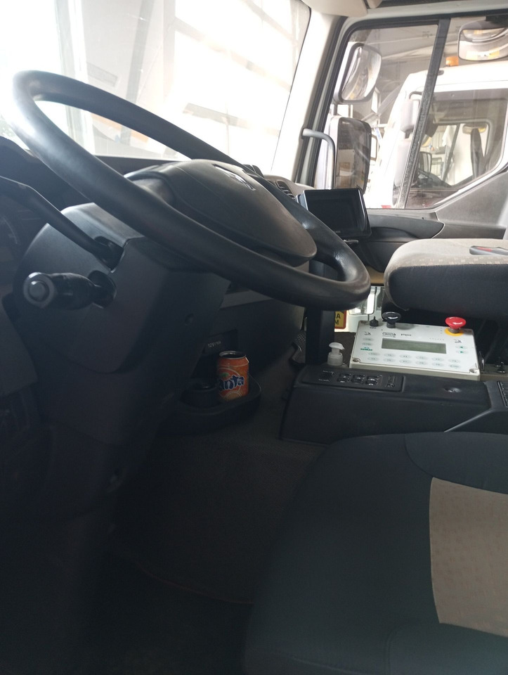 BOM de marque Renault 310 DXI - benne SEMAT bi compartiment - boite de vitesse récente de 5000 km - 2 pneus neufs - dernier passage aux mines en septembre 2023 - arrêt de circulation octobre 2023 - ba - Refuse truck: picture 2 BOM de marque Renault 310 DXI - benne SEMAT bi compartiment - boite de vitesse récente de 5000 km - 2 pneus neufs - dernier passage aux mines en septembre 2023 - arrêt de circulation octobre 2023 - ba - Refuse truck: picture 2