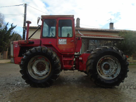 Massey Ferguson 1200 - Farm tractor: picture 1 Massey Ferguson 1200 - Farm tractor: picture 1