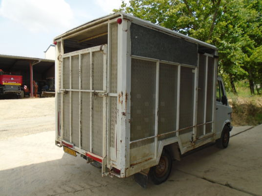 Mercedes 307D - Livestock truck: picture 2 Mercedes 307D - Livestock truck: picture 2