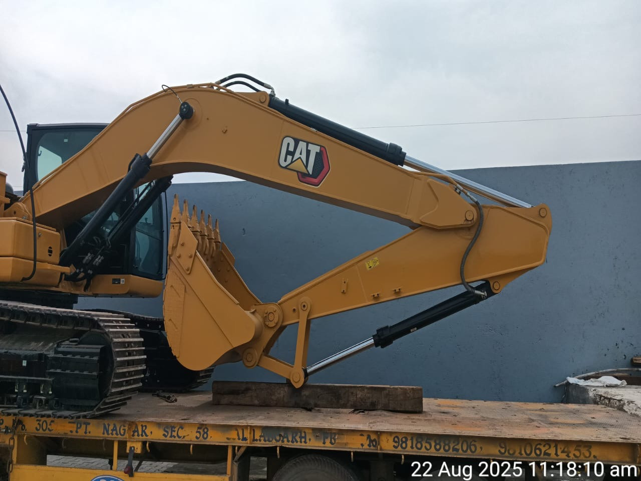 CATERPILLAR 323D3 - Excavator: picture 3 CATERPILLAR 323D3 - Excavator: picture 3