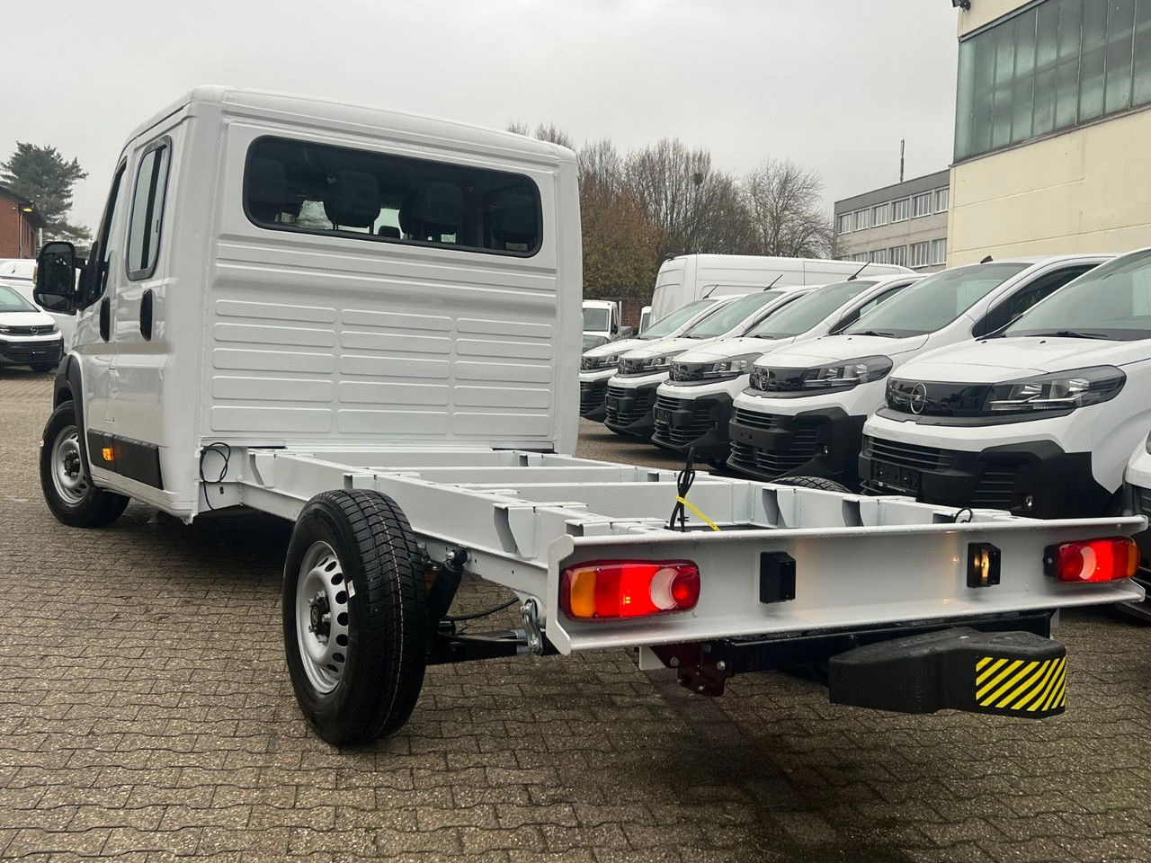 Opel Movano Fahrgestell DoKa PS 180 35 L4 Heavy DSK - Mini artic tractor unit, Crew cab van: picture 5 Opel Movano Fahrgestell DoKa PS 180 35 L4 Heavy DSK - Mini artic tractor unit, Crew cab van: picture 5