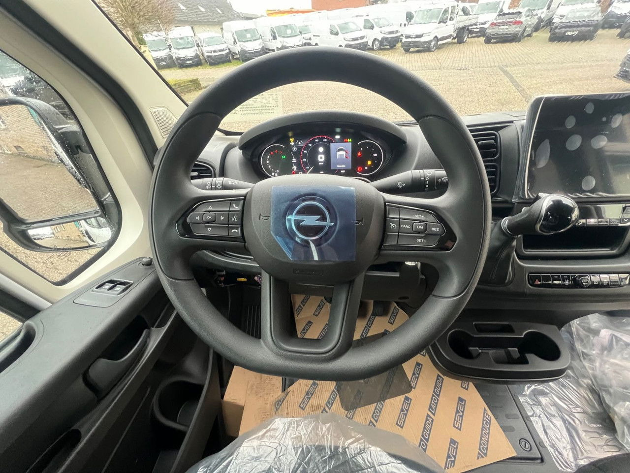 New Mini artic tractor unit, Crew cab van Opel Movano Fahrgestell DoKa PS 180 35 L4 Heavy DSK: picture 19 New Mini artic tractor unit, Crew cab van Opel Movano Fahrgestell DoKa PS 180 35 L4 Heavy DSK: picture 19