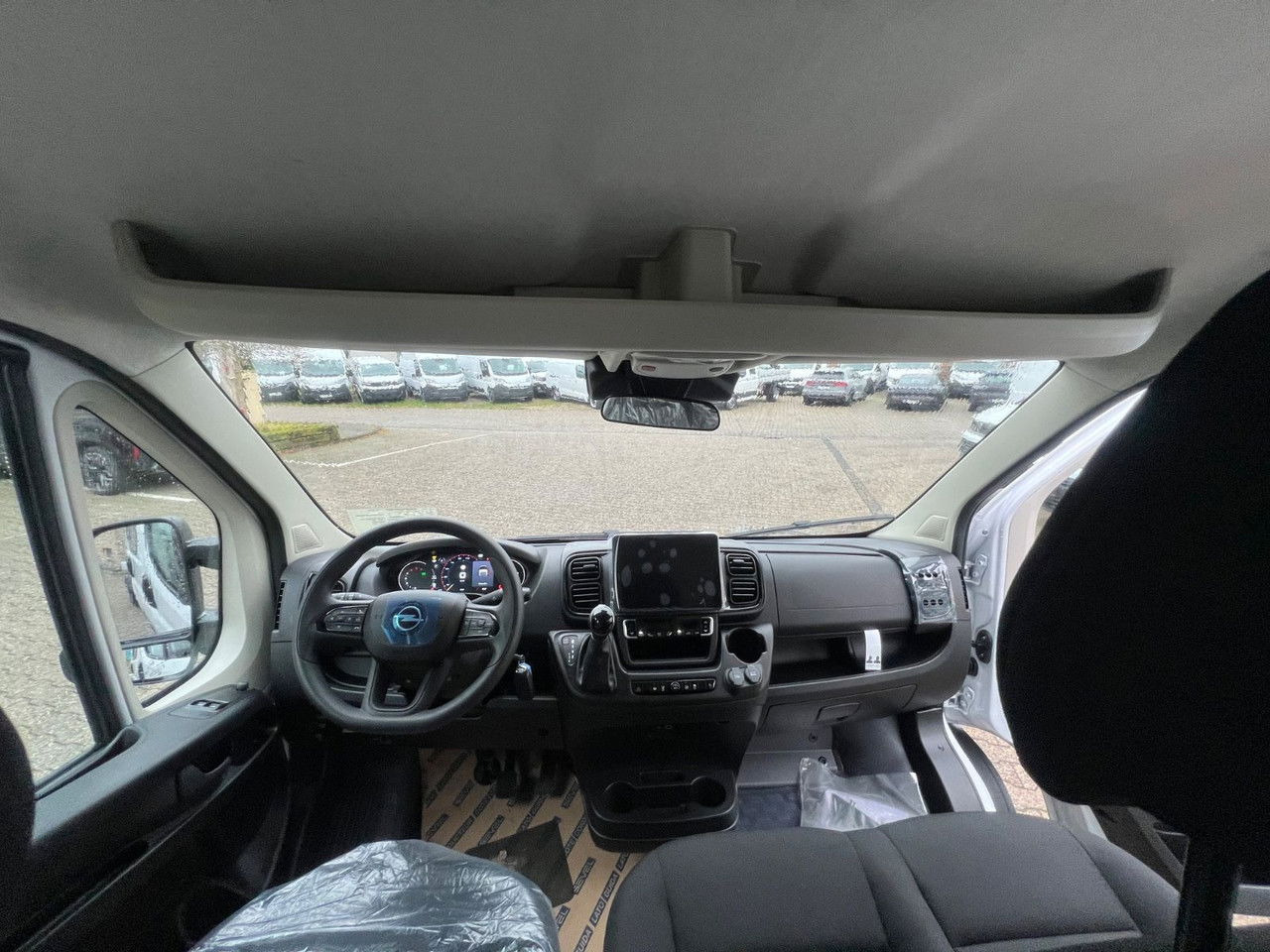 New Mini artic tractor unit, Crew cab van Opel Movano Fahrgestell DoKa PS 180 35 L4 Heavy DSK: picture 22 New Mini artic tractor unit, Crew cab van Opel Movano Fahrgestell DoKa PS 180 35 L4 Heavy DSK: picture 22