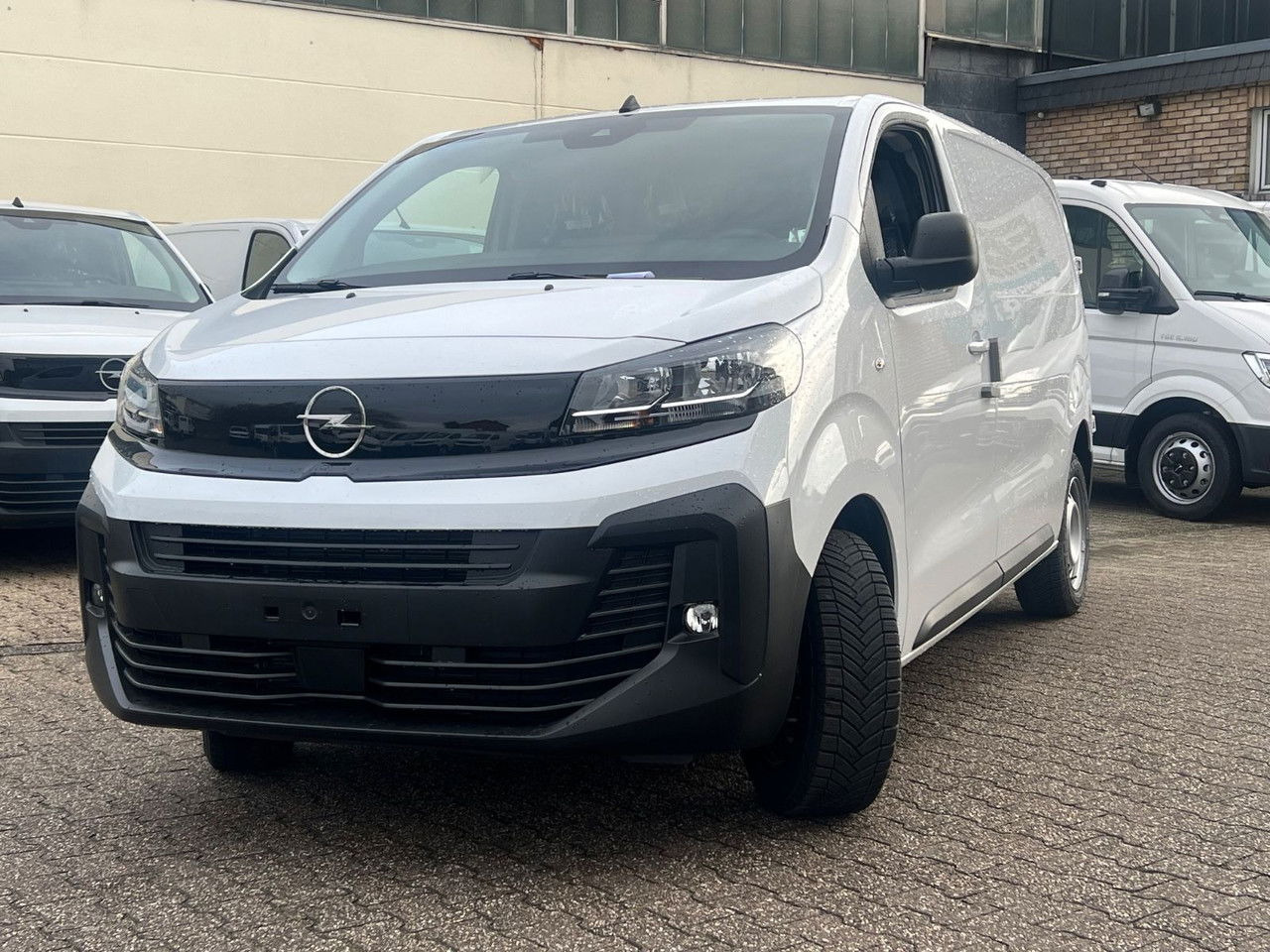Opel Vivaro Cargo L2 H1 120 PS Allwetter AHK Rückfahr - Panel van: picture 3 Opel Vivaro Cargo L2 H1 120 PS Allwetter AHK Rückfahr - Panel van: picture 3