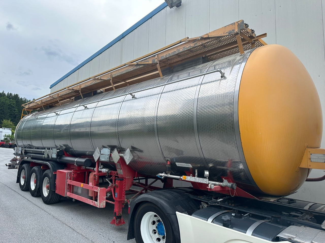 Schwarzmüller Chemi L4BH 42050L Lift BPW - Tanker semi-trailer: picture 2 Schwarzmüller Chemi L4BH 42050L Lift BPW - Tanker semi-trailer: picture 2