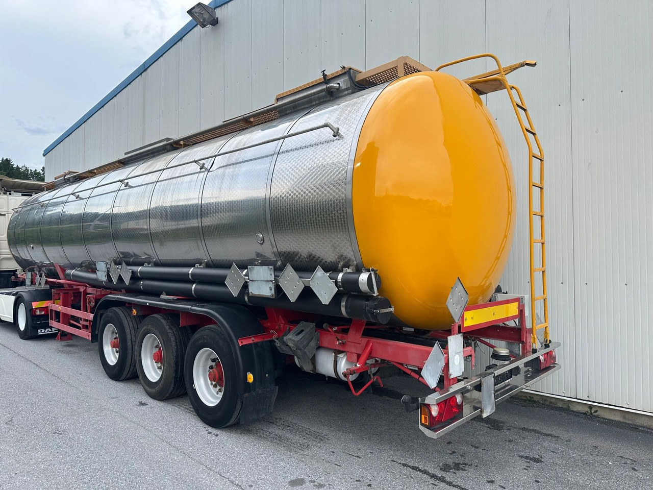 Schwarzmüller Chemi L4BH 42050L Lift BPW - Tanker semi-trailer: picture 3 Schwarzmüller Chemi L4BH 42050L Lift BPW - Tanker semi-trailer: picture 3