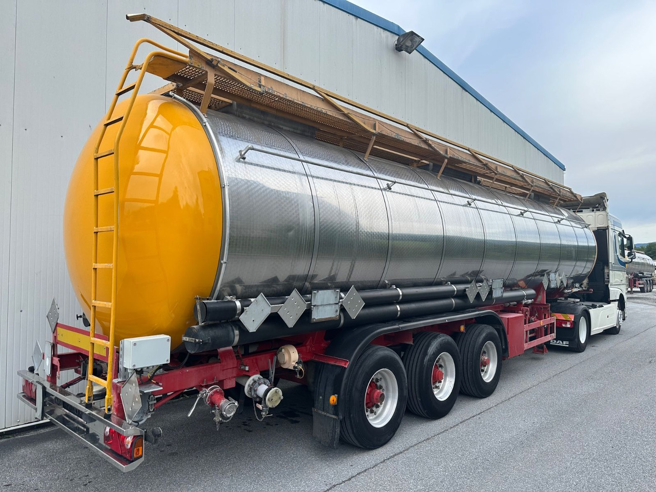 Schwarzmüller Chemi L4BH 42050L Lift BPW - Tanker semi-trailer: picture 4 Schwarzmüller Chemi L4BH 42050L Lift BPW - Tanker semi-trailer: picture 4