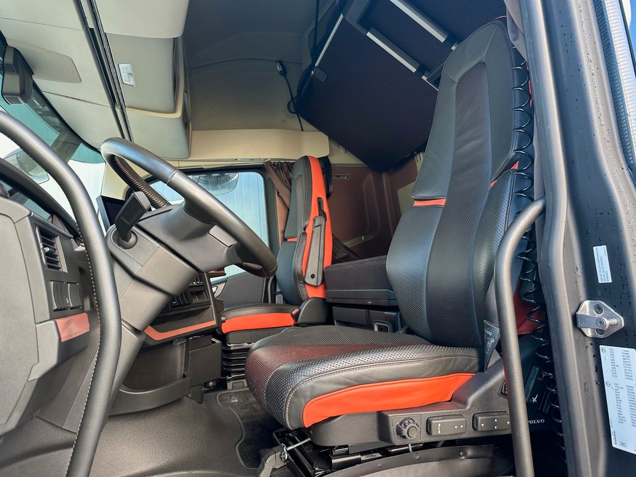 Volvo FH 750 XL Retarder Vollausstattung - Tractor unit: picture 5 Volvo FH 750 XL Retarder Vollausstattung - Tractor unit: picture 5