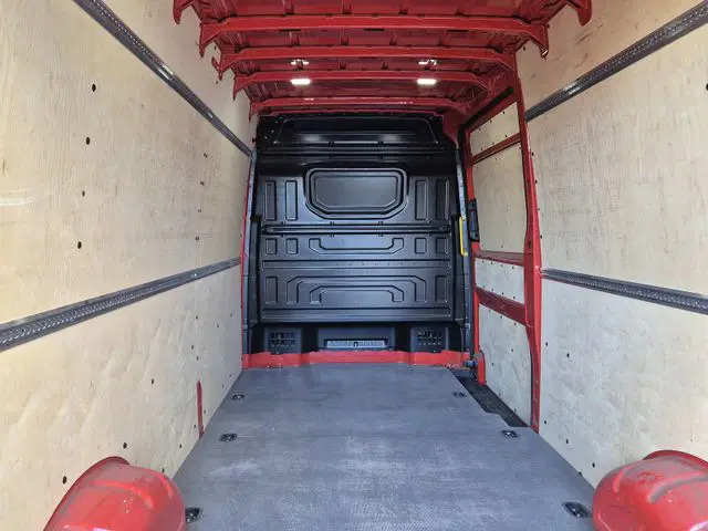 VOLKSWAGEN Crafter 35 Maxi, L4H3 - Closed box van: picture 4 VOLKSWAGEN Crafter 35 Maxi, L4H3 - Closed box van: picture 4