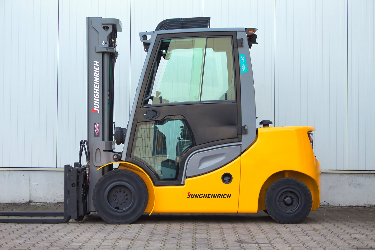 JUNGHEINRICH DFG435s - Triplex - Diesel forklift: picture 4 JUNGHEINRICH DFG435s - Triplex - Diesel forklift: picture 4