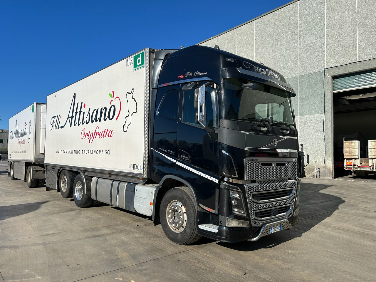 VOLVO FH 750 - Refrigerated truck: picture 1 VOLVO FH 750 - Refrigerated truck: picture 1