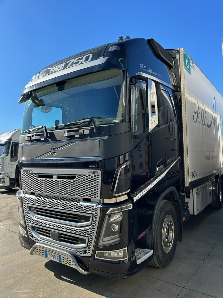 VOLVO FH 750 - Refrigerated truck: picture 5 VOLVO FH 750 - Refrigerated truck: picture 5