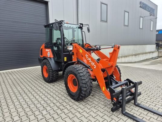 Kubota R090 - Wheel loader: picture 1 Kubota R090 - Wheel loader: picture 1