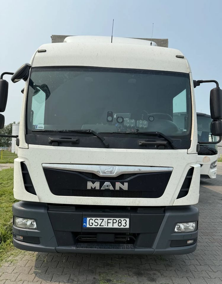 MAN - Curtain side truck: picture 1 MAN - Curtain side truck: picture 1
