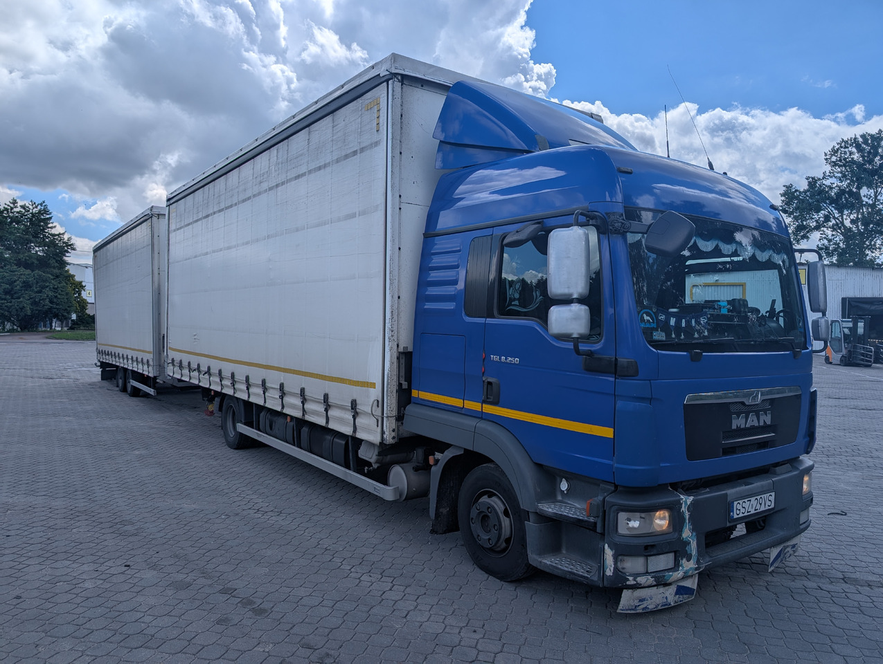 MAN TGL x 3 (2*2014 + 1*2013) - Curtain side truck: picture 3 MAN TGL x 3 (2*2014 + 1*2013) - Curtain side truck: picture 3