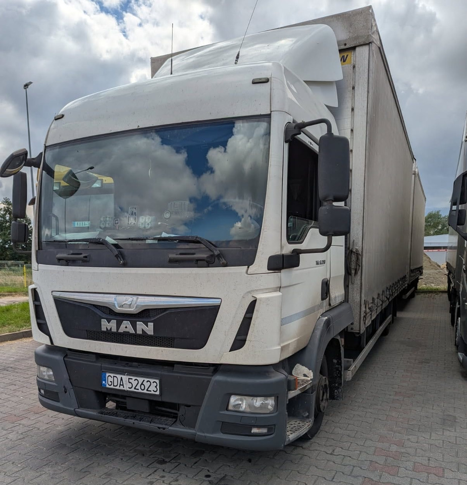MAN TGL x 3 (2*2014 + 1*2013) - Curtain side truck: picture 2 MAN TGL x 3 (2*2014 + 1*2013) - Curtain side truck: picture 2