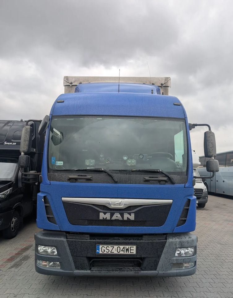 MAN TRUCK TGL - Curtain side truck: picture 2 MAN TRUCK TGL - Curtain side truck: picture 2