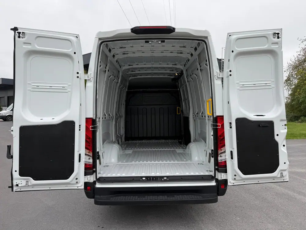 Leasing of Iveco Daily 35-140 *L3H2*DISPO DE STOCK*Airco*Cruise control Iveco Daily 35-140 *L3H2*DISPO DE STOCK*Airco*Cruise control: picture 15 Leasing of Iveco Daily 35-140 *L3H2*DISPO DE STOCK*Airco*Cruise control Iveco Daily 35-140 *L3H2*DISPO DE STOCK*Airco*Cruise control: picture 15