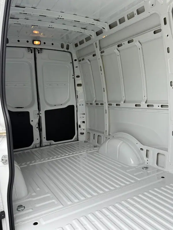 Leasing of Iveco Daily 35-140 *L3H2*DISPO DE STOCK*Airco*Cruise control Iveco Daily 35-140 *L3H2*DISPO DE STOCK*Airco*Cruise control: picture 13 Leasing of Iveco Daily 35-140 *L3H2*DISPO DE STOCK*Airco*Cruise control Iveco Daily 35-140 *L3H2*DISPO DE STOCK*Airco*Cruise control: picture 13