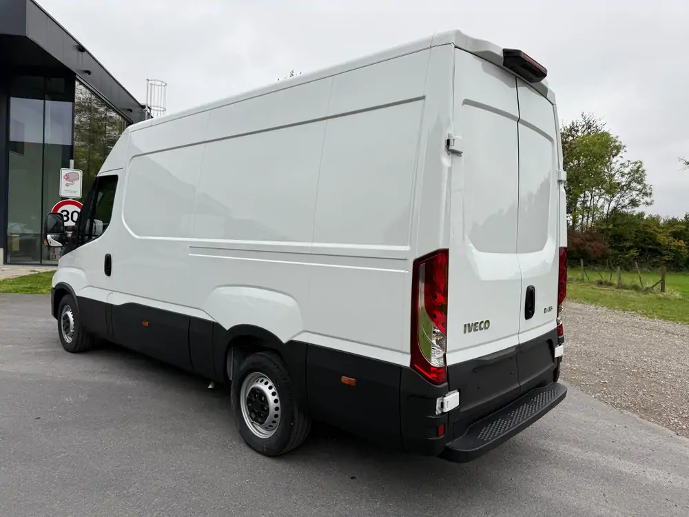 Leasing of Iveco Daily 35-140 *L3H2*DISPO DE STOCK*Airco*Cruise control Iveco Daily 35-140 *L3H2*DISPO DE STOCK*Airco*Cruise control: picture 6 Leasing of Iveco Daily 35-140 *L3H2*DISPO DE STOCK*Airco*Cruise control Iveco Daily 35-140 *L3H2*DISPO DE STOCK*Airco*Cruise control: picture 6