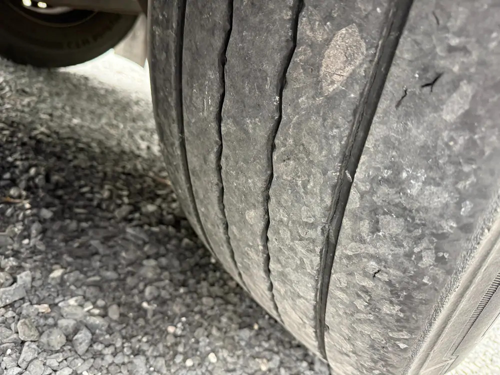 Curtainsider semi-trailer LeciTrailer Tautliner 3E20 Tautliner 3E20*1er essieu relevable*essieux SAF: picture 19 Curtainsider semi-trailer LeciTrailer Tautliner 3E20 Tautliner 3E20*1er essieu relevable*essieux SAF: picture 19