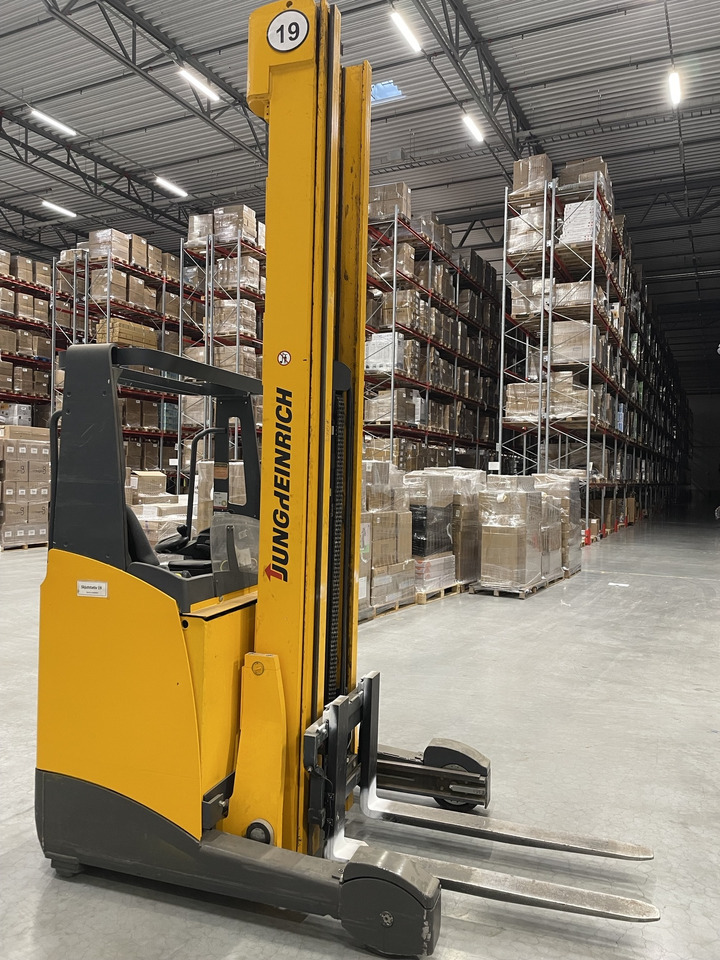 JUNGHEINRICH ETV214 - Reach truck: picture 1 JUNGHEINRICH ETV214 - Reach truck: picture 1