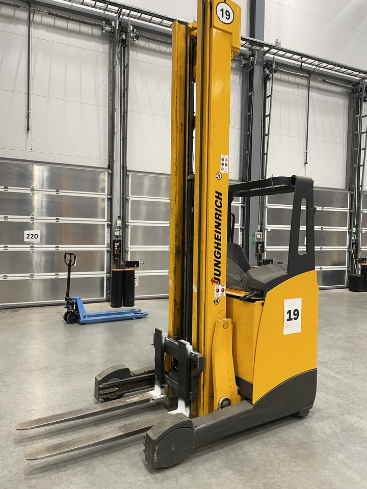 JUNGHEINRICH ETV214 - Reach truck: picture 3 JUNGHEINRICH ETV214 - Reach truck: picture 3