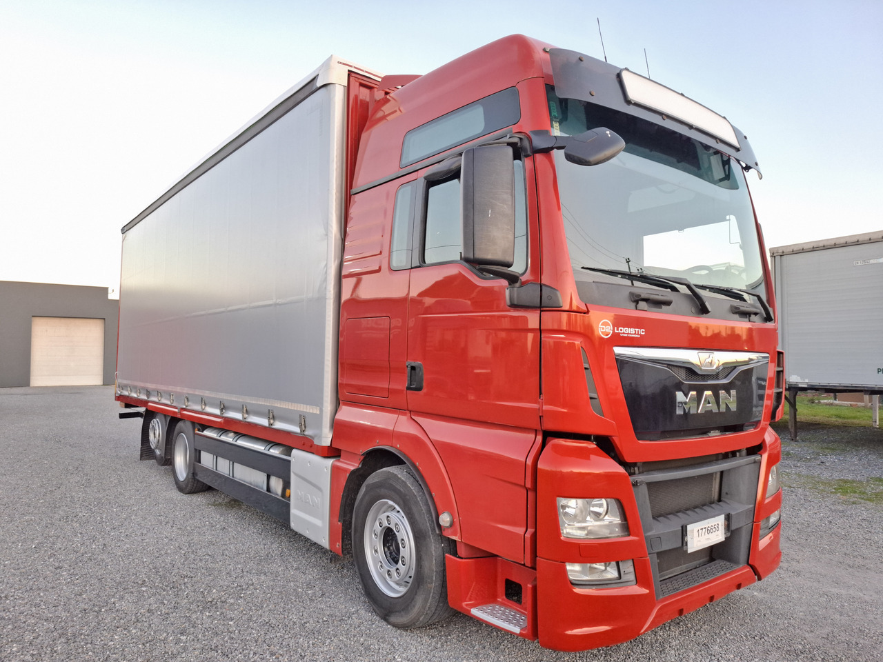 MAN TGX 26.440 E6 - Curtain side truck: picture 1 MAN TGX 26.440 E6 - Curtain side truck: picture 1