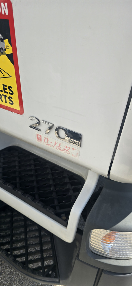 RENAULT - Refrigerated truck: picture 4 RENAULT - Refrigerated truck: picture 4