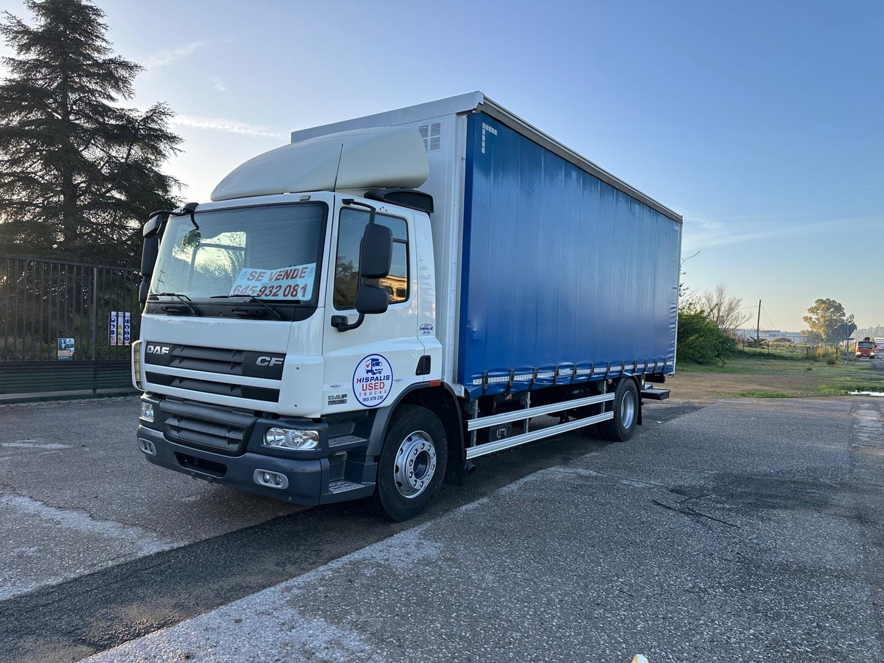 DAF CF 75.310 - Curtain side truck: picture 1 DAF CF 75.310 - Curtain side truck: picture 1