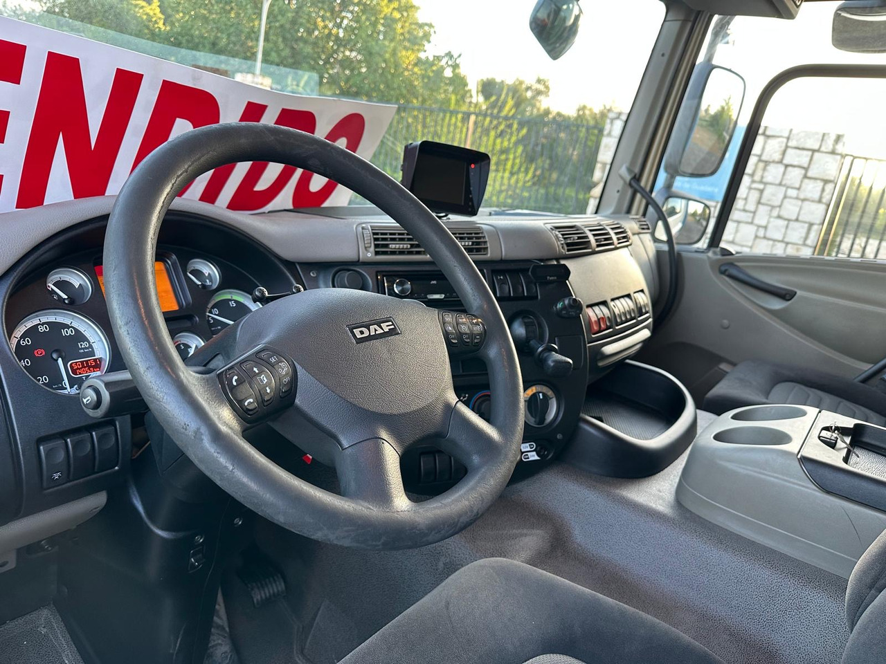 DAF CF 75.310 - Curtain side truck: picture 3 DAF CF 75.310 - Curtain side truck: picture 3