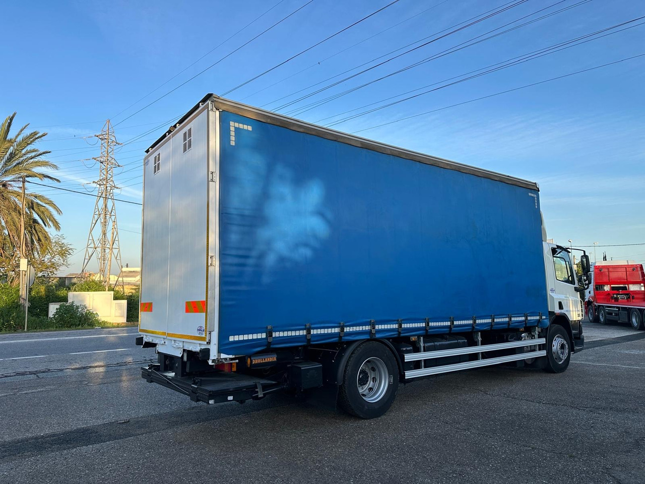 DAF CF 75.310 - Curtain side truck: picture 4 DAF CF 75.310 - Curtain side truck: picture 4
