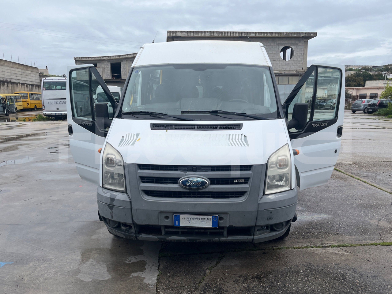 Ford Transit - Minibus, People carrier: picture 2 Ford Transit - Minibus, People carrier: picture 2