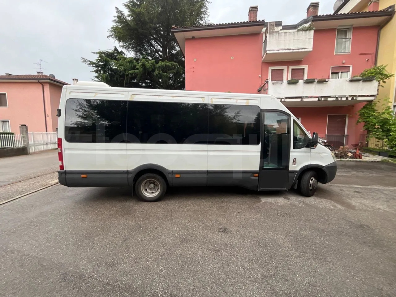 Suburban bus Iveco Daily: picture 11