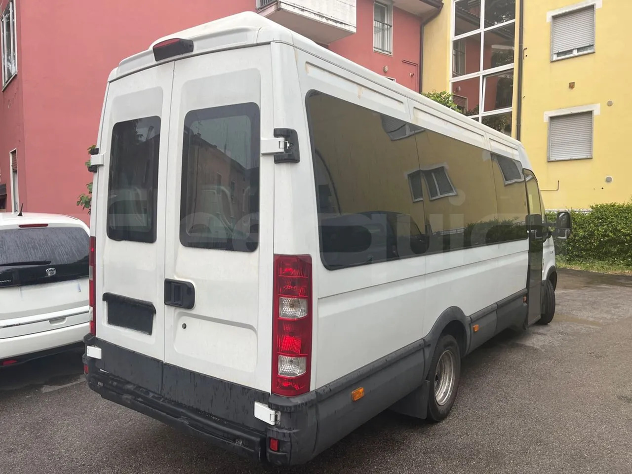Suburban bus Iveco Daily: picture 9