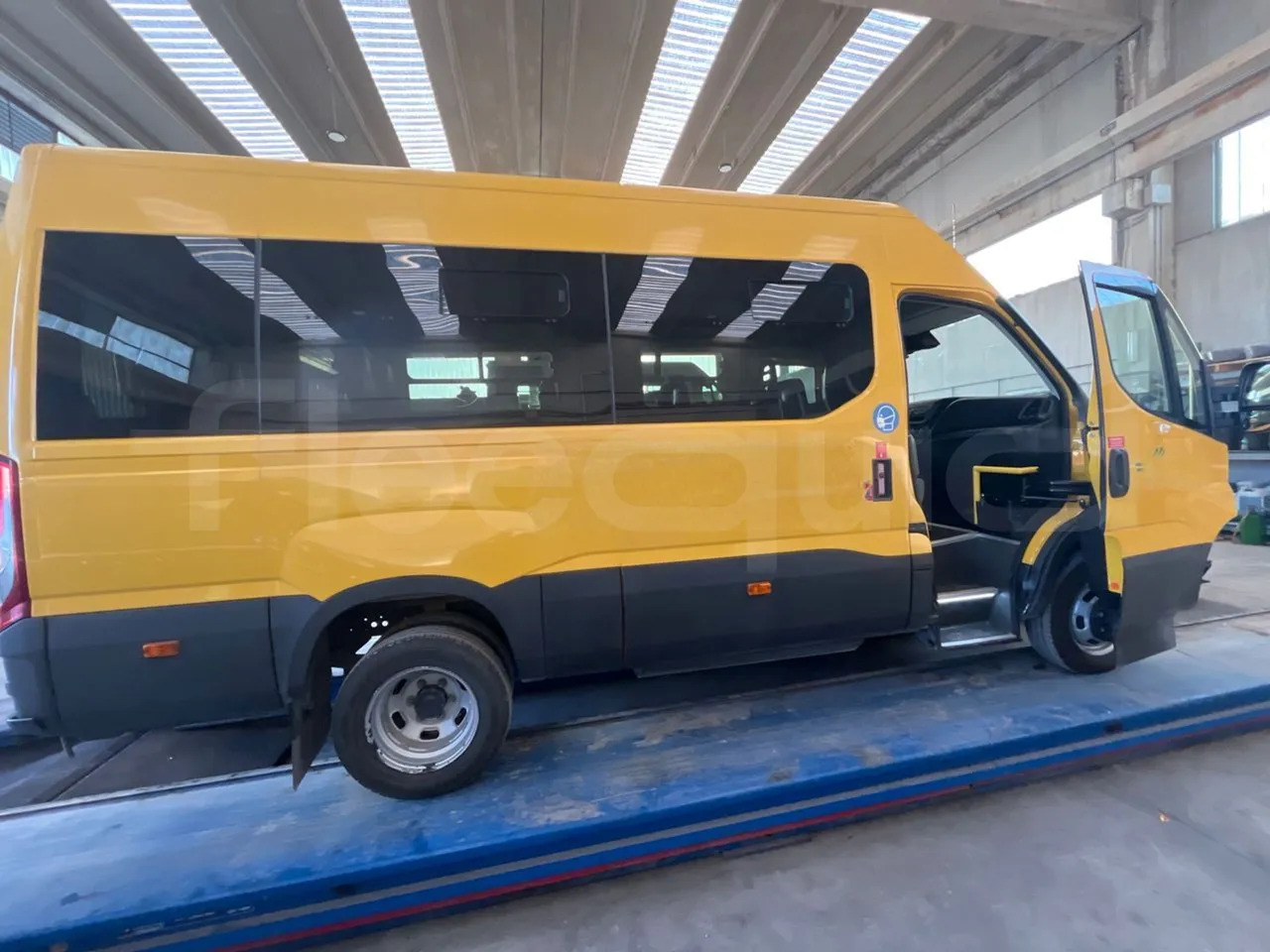 School bus Iveco Daily: picture 12
