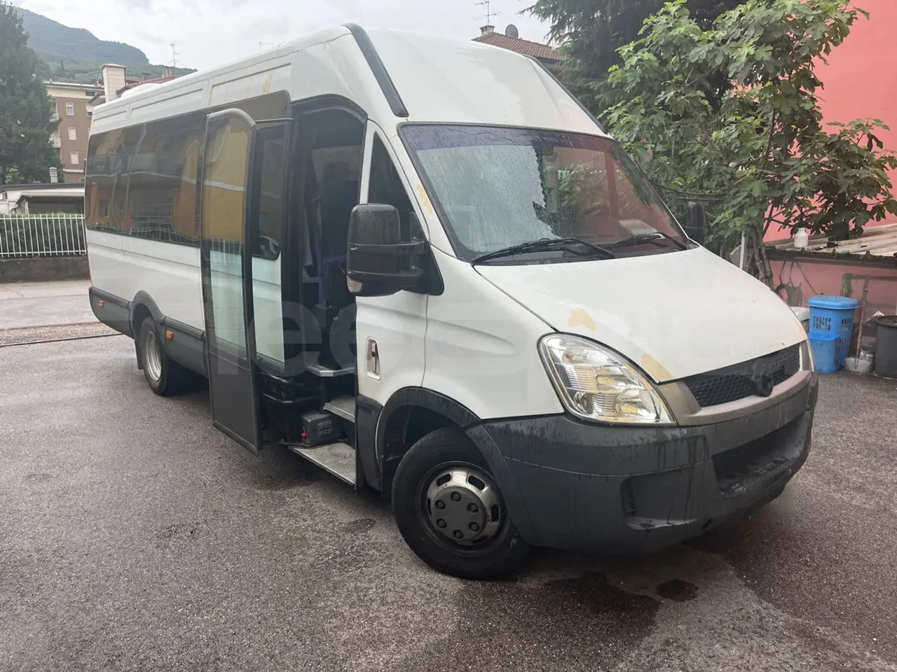 Suburban bus Iveco Daily: picture 10