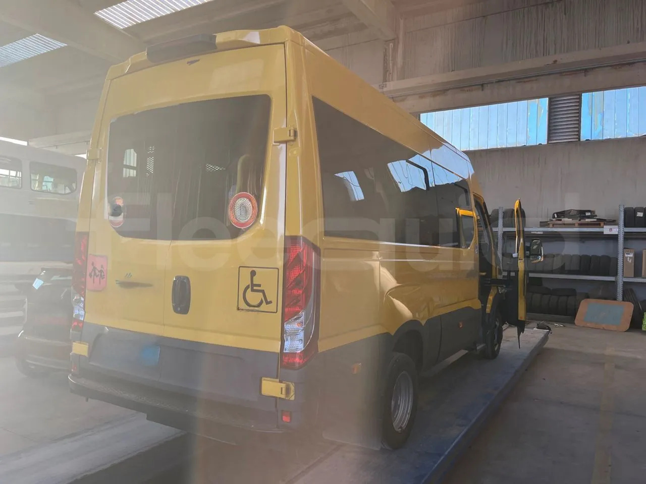 School bus Iveco Daily: picture 8