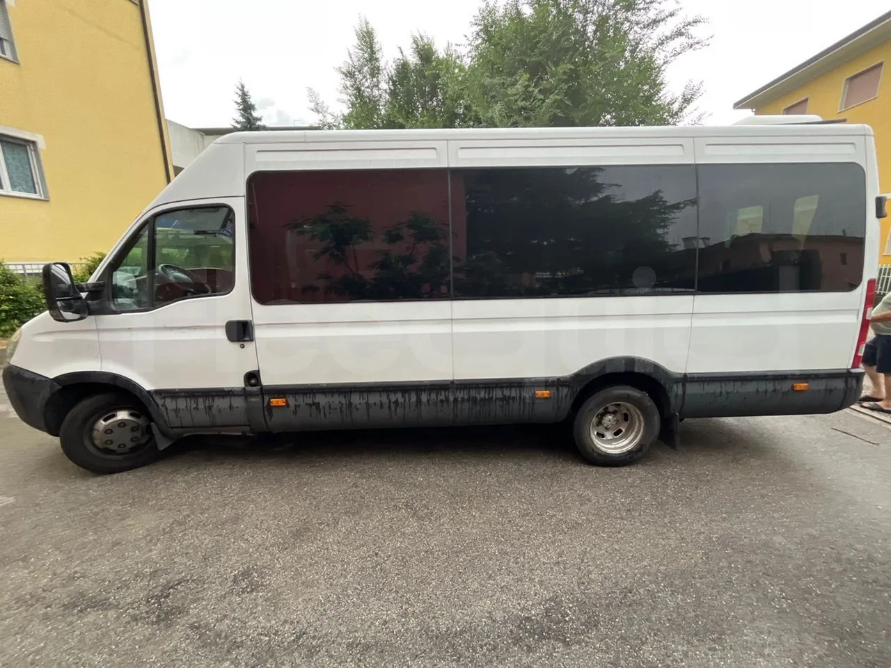 Suburban bus Iveco Daily: picture 6