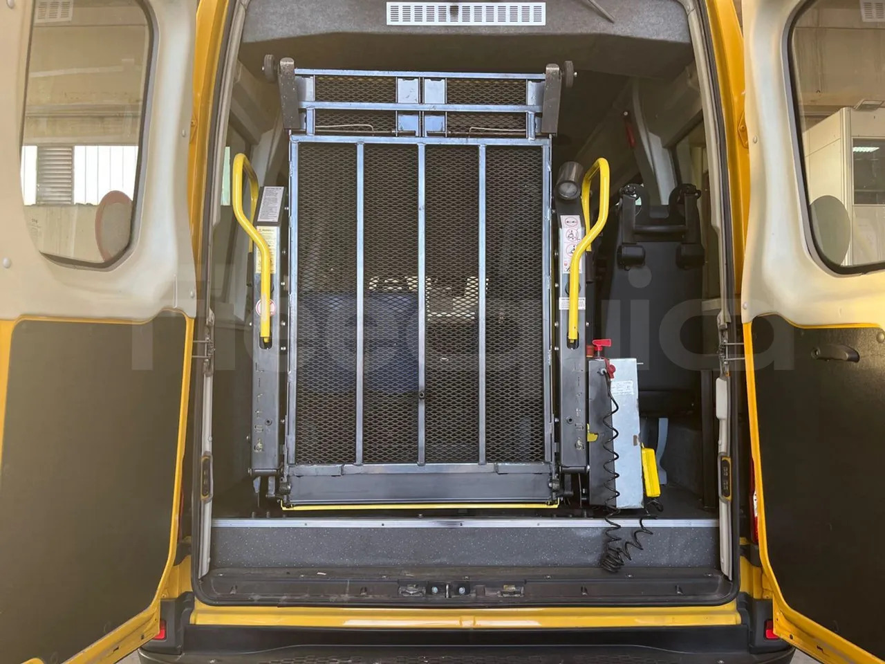 School bus Iveco Daily: picture 14